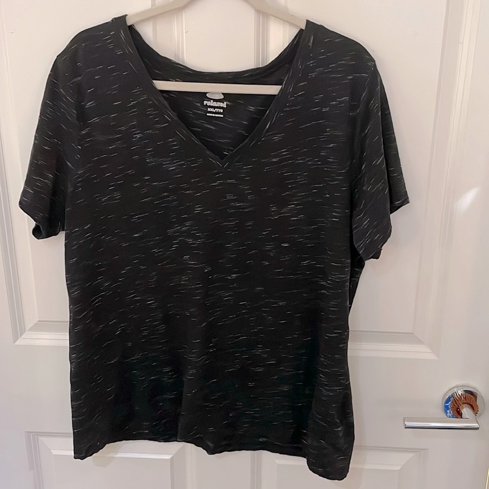 Old Navy Marled Black and White/Gray tshirt in relaxed fit. Size XXL